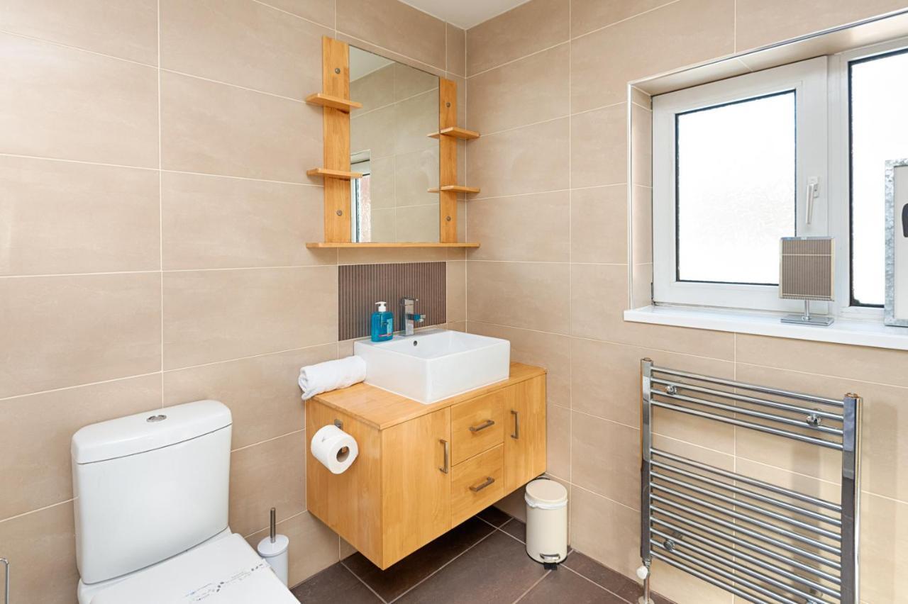 Parking, Garden, En-Suite & Tv'S In All Rooms, Large Living Space Swansea Exteriör bild