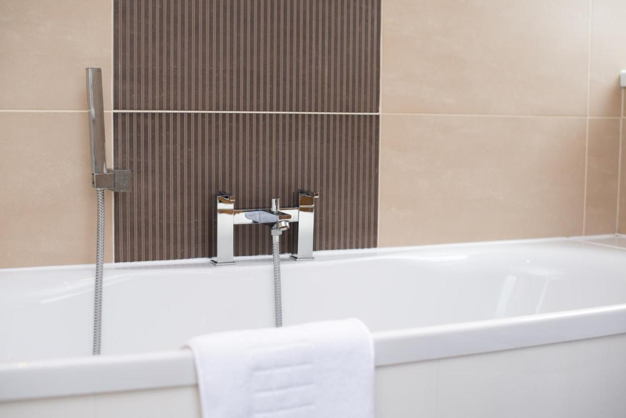 Parking, Garden, En-Suite & Tv'S In All Rooms, Large Living Space Swansea Exteriör bild